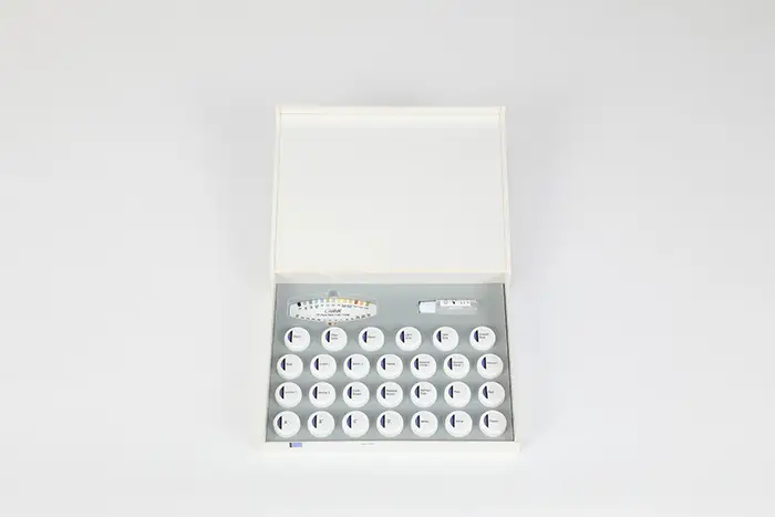 CZR FC PASTE STAIN KIT - KURARAY NORITAKE